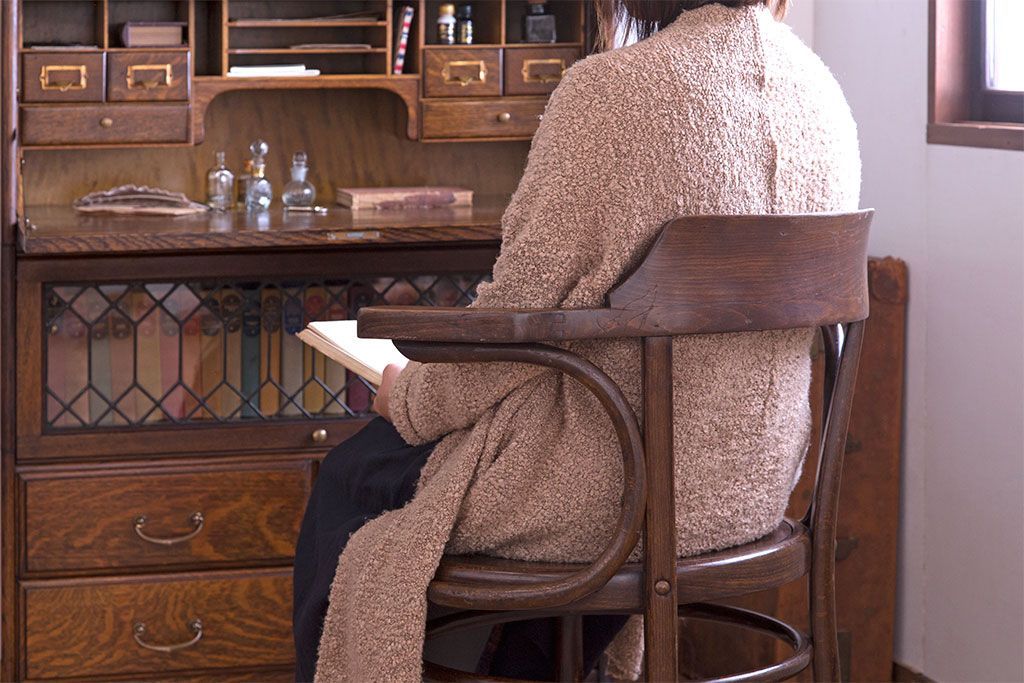 アンティーク雑貨　MUNDUS and J&J Kohn(ムンダス&ヤコブ・ヨゼフコーン)　海外アンティークの上品なベントウッドアームチェア(1)