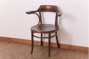 アンティーク雑貨　MUNDUS and J&J Kohn(ムンダス&ヤコブ・ヨゼフコーン)　海外アンティークの上品なベントウッドアームチェア(1)