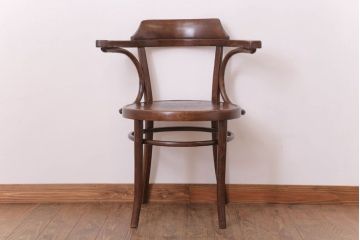 アンティーク雑貨　MUNDUS and J&J Kohn(ムンダス&ヤコブ・ヨゼフコーン)　海外アンティークの上品なベントウッドアームチェア(1)