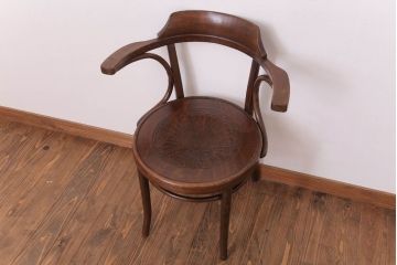 アンティーク雑貨　MUNDUS and J&J Kohn(ムンダス&ヤコブ・ヨゼフコーン)　海外アンティークの上品なベントウッドアームチェア(1)