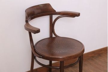 アンティーク雑貨　MUNDUS and J&J Kohn(ムンダス&ヤコブ・ヨゼフコーン)　海外アンティークの上品なベントウッドアームチェア(1)