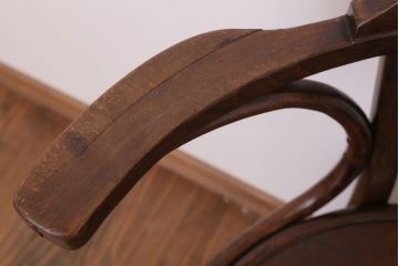 アンティーク雑貨　MUNDUS and J&J Kohn(ムンダス&ヤコブ・ヨゼフコーン)　海外アンティークの上品なベントウッドアームチェア(1)