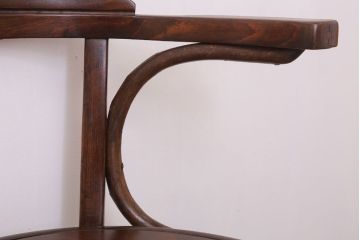 アンティーク雑貨　MUNDUS and J&J Kohn(ムンダス&ヤコブ・ヨゼフコーン)　海外アンティークの上品なベントウッドアームチェア(1)