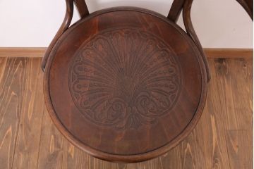 アンティーク雑貨　MUNDUS and J&J Kohn(ムンダス&ヤコブ・ヨゼフコーン)　海外アンティークの上品なベントウッドアームチェア(1)