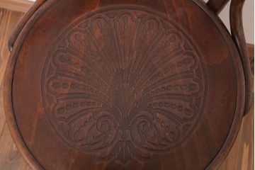 アンティーク雑貨　MUNDUS and J&J Kohn(ムンダス&ヤコブ・ヨゼフコーン)　海外アンティークの上品なベントウッドアームチェア(1)