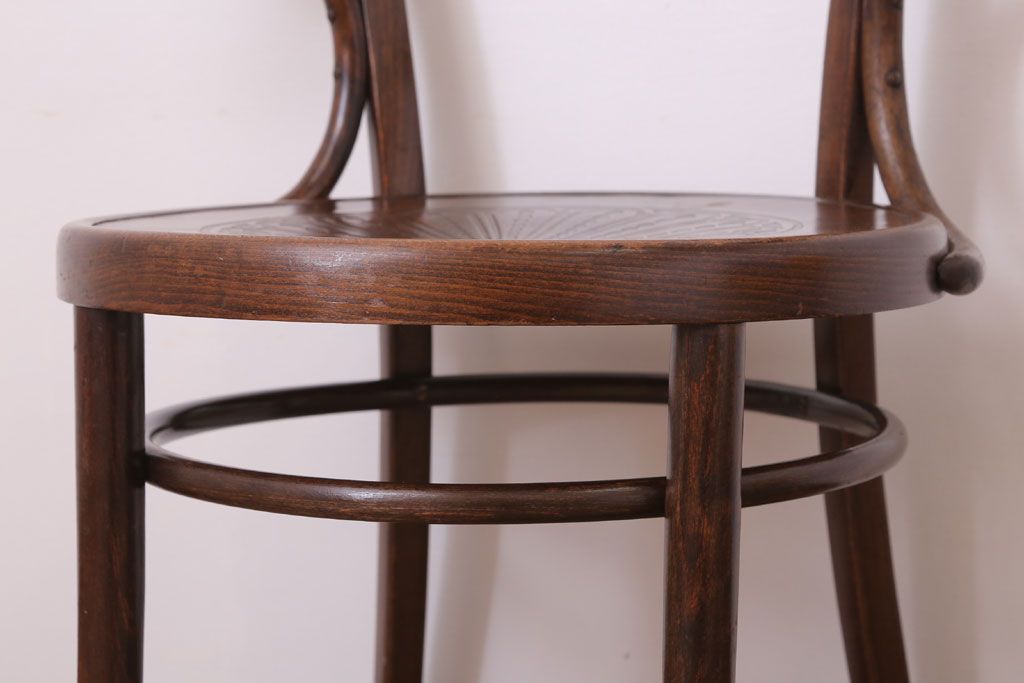 アンティーク雑貨　MUNDUS and J&J Kohn(ムンダス&ヤコブ・ヨゼフコーン)　海外アンティークの上品なベントウッドアームチェア(1)