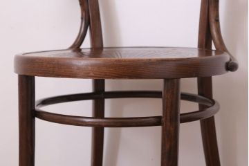 アンティーク雑貨　MUNDUS and J&J Kohn(ムンダス&ヤコブ・ヨゼフコーン)　海外アンティークの上品なベントウッドアームチェア(1)