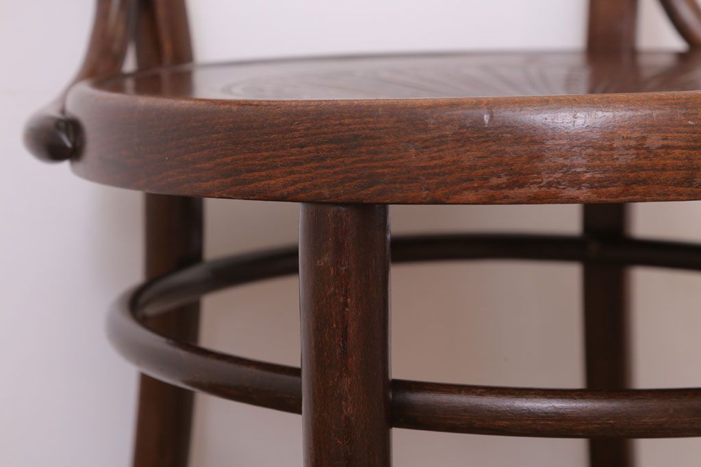 アンティーク雑貨　MUNDUS and J&J Kohn(ムンダス&ヤコブ・ヨゼフコーン)　海外アンティークの上品なベントウッドアームチェア(1)