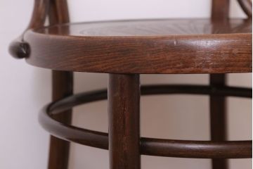 アンティーク雑貨　MUNDUS and J&J Kohn(ムンダス&ヤコブ・ヨゼフコーン)　海外アンティークの上品なベントウッドアームチェア(1)