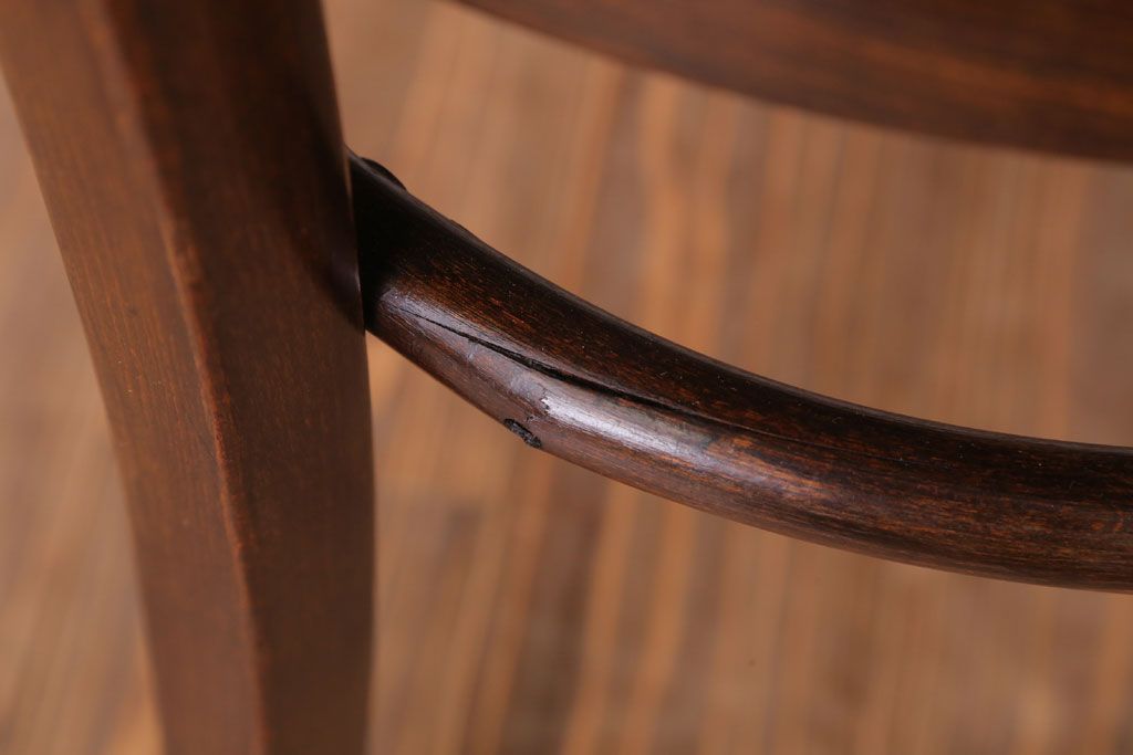 アンティーク雑貨　MUNDUS and J&J Kohn(ムンダス&ヤコブ・ヨゼフコーン)　海外アンティークの上品なベントウッドアームチェア(1)