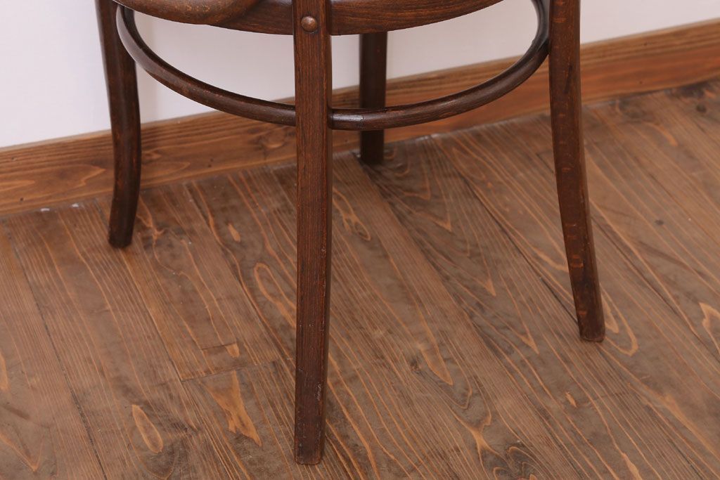 アンティーク雑貨　MUNDUS and J&J Kohn(ムンダス&ヤコブ・ヨゼフコーン)　海外アンティークの上品なベントウッドアームチェア(1)