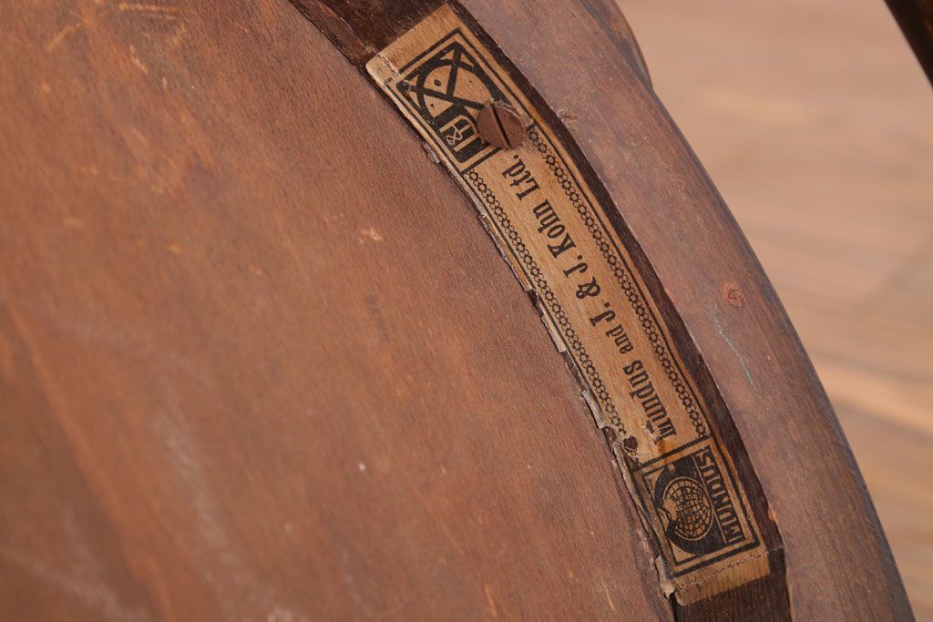 アンティーク雑貨　MUNDUS and J&J Kohn(ムンダス&ヤコブ・ヨゼフコーン)　海外アンティークの上品なベントウッドアームチェア(1)