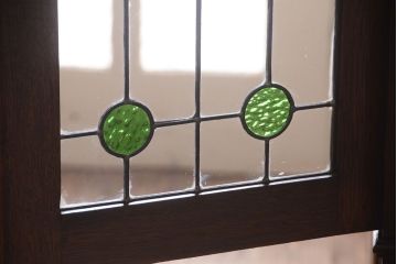 アンティーク家具　ステンドグラス　オーク材のイギリスアンティーク薄型ブックケース(本箱・収納棚)
