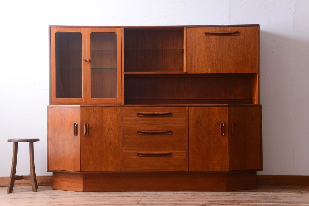 ヴィンテージ家具　G-PLAN  北欧ビンテージ　チーク材のサイドキャビネット(サイドボード・収納棚)