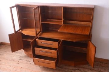 ヴィンテージ家具　G-PLAN  北欧ビンテージ　チーク材のサイドキャビネット(サイドボード・収納棚)