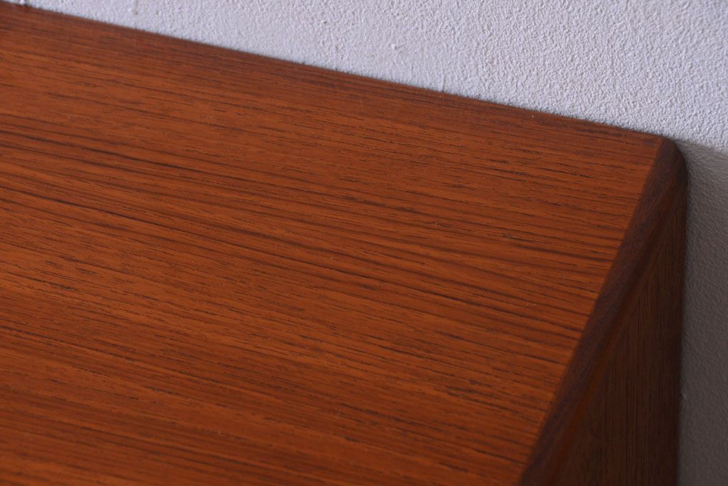 ヴィンテージ家具　G-PLAN  北欧ビンテージ　チーク材のサイドキャビネット(サイドボード・収納棚)