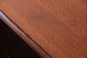 ヴィンテージ家具　G-PLAN  北欧ビンテージ　チーク材のサイドキャビネット(サイドボード・収納棚)