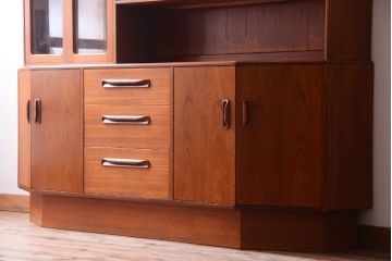 ヴィンテージ家具　G-PLAN  北欧ビンテージ　チーク材のサイドキャビネット(サイドボード・収納棚)