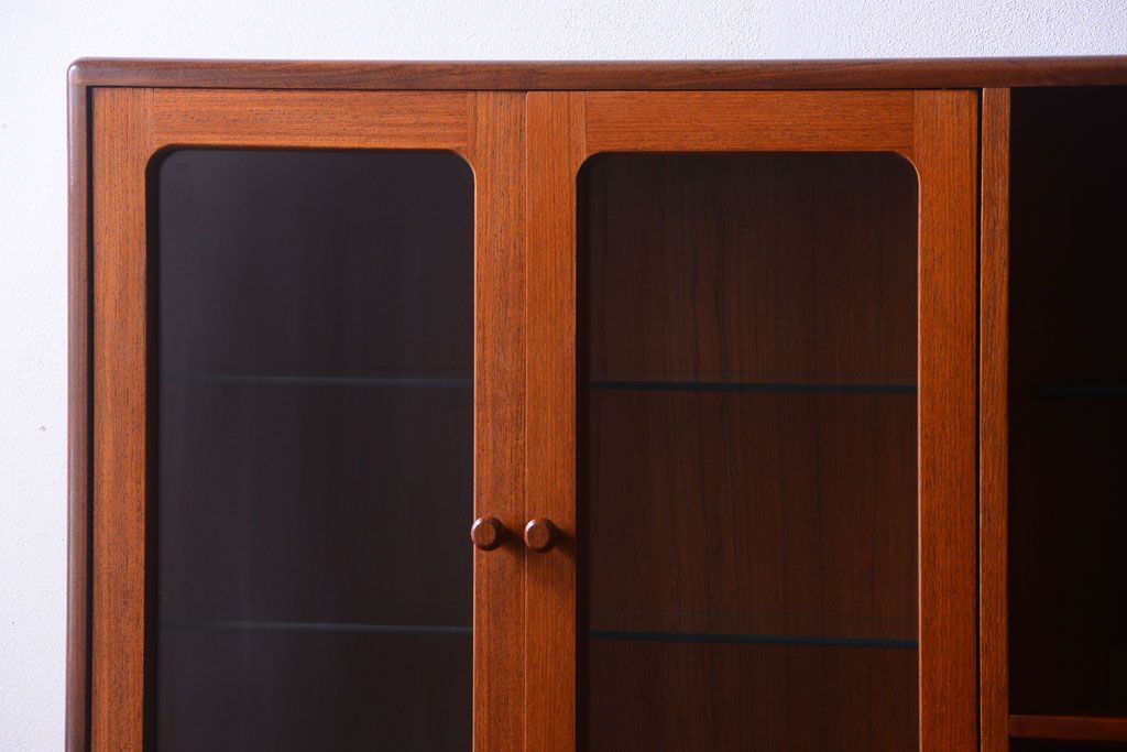 ヴィンテージ家具　G-PLAN  北欧ビンテージ　チーク材のサイドキャビネット(サイドボード・収納棚)