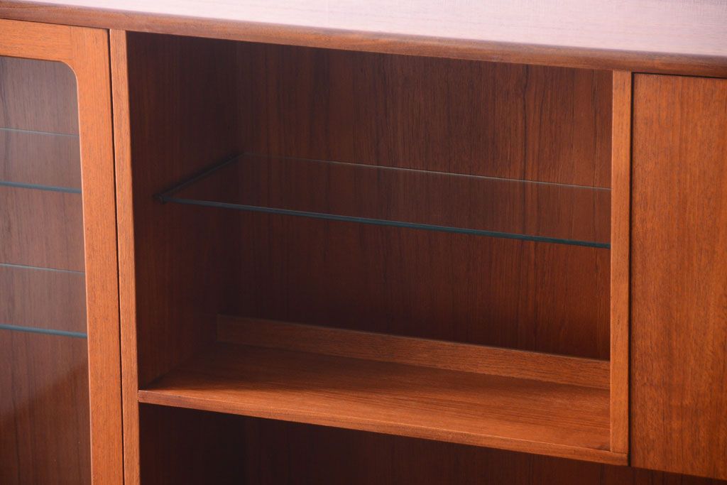 ヴィンテージ家具　G-PLAN  北欧ビンテージ　チーク材のサイドキャビネット(サイドボード・収納棚)