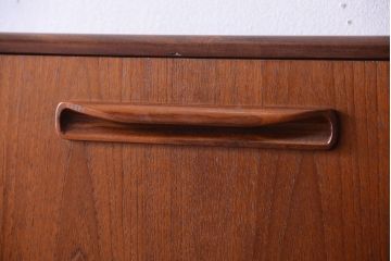 ヴィンテージ家具　G-PLAN  北欧ビンテージ　チーク材のサイドキャビネット(サイドボード・収納棚)