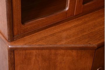 ヴィンテージ家具　G-PLAN  北欧ビンテージ　チーク材のサイドキャビネット(サイドボード・収納棚)