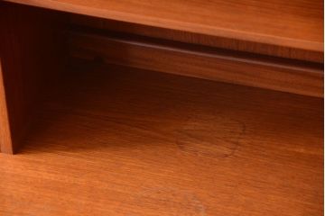 ヴィンテージ家具　G-PLAN  北欧ビンテージ　チーク材のサイドキャビネット(サイドボード・収納棚)