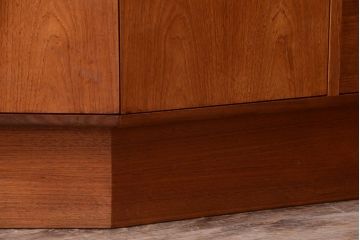 ヴィンテージ家具　G-PLAN  北欧ビンテージ　チーク材のサイドキャビネット(サイドボード・収納棚)