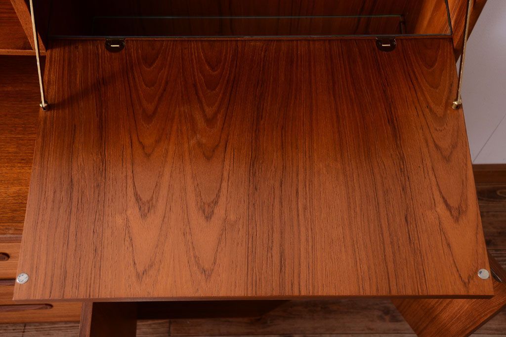 ヴィンテージ家具　G-PLAN  北欧ビンテージ　チーク材のサイドキャビネット(サイドボード・収納棚)