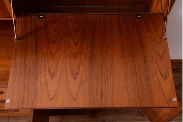 ヴィンテージ家具　G-PLAN  北欧ビンテージ　チーク材のサイドキャビネット(サイドボード・収納棚)