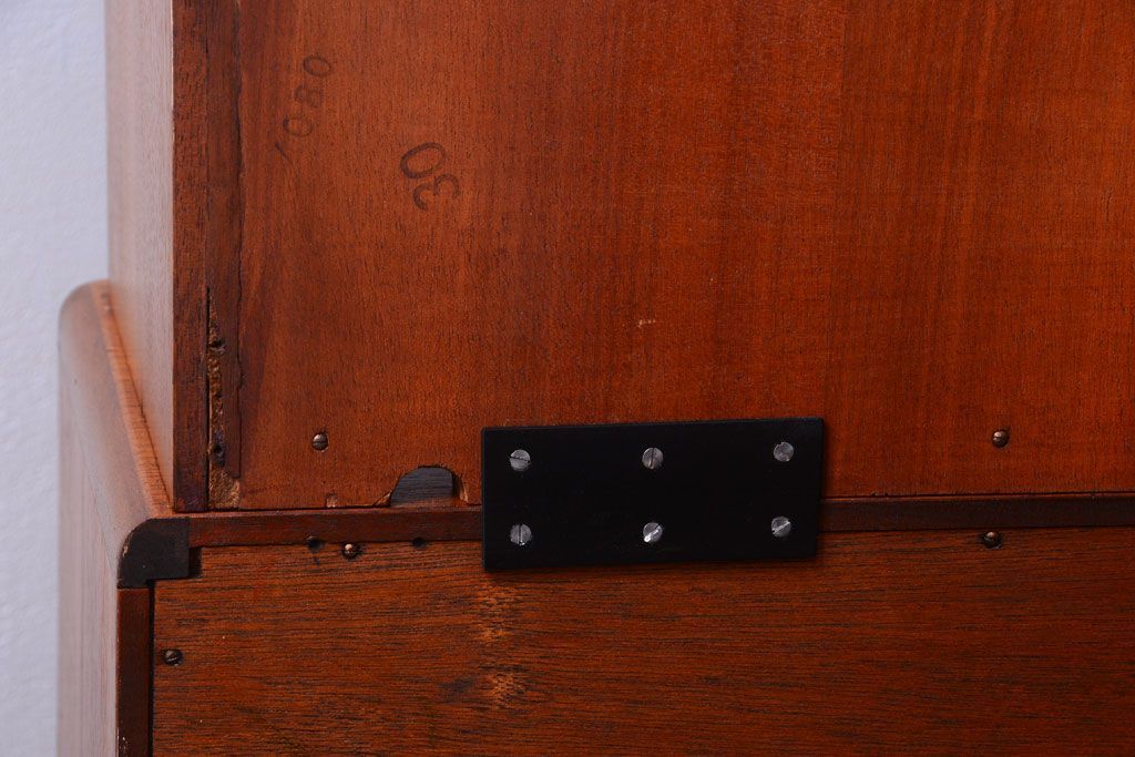 ヴィンテージ家具　G-PLAN  北欧ビンテージ　チーク材のサイドキャビネット(サイドボード・収納棚)