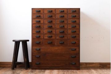 アンティーク家具　小ぶりな古い木のアンティーク薬箪笥