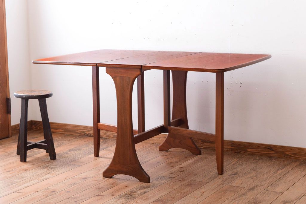 ヴィンテージ家具　北欧ビンテージ　G-PLAN　チーク材のエクステンションテーブル(2)