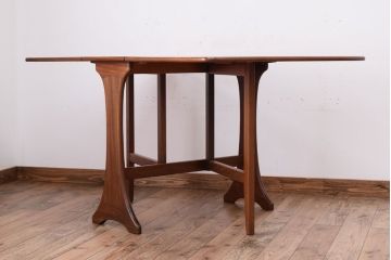 ヴィンテージ家具　北欧ビンテージ　G-PLAN　チーク材のエクステンションテーブル(2)