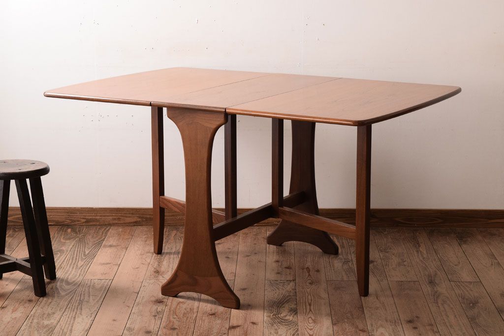 ヴィンテージ家具　北欧ビンテージ　G-PLAN　チーク材のエクステンションテーブル(2)