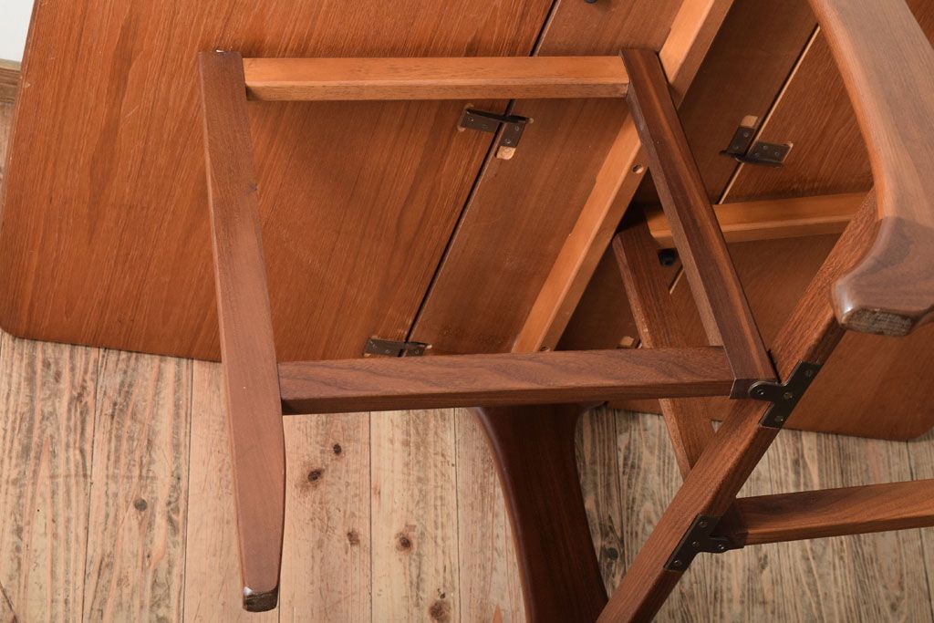 ヴィンテージ家具　北欧ビンテージ　G-PLAN　チーク材のエクステンションテーブル(2)