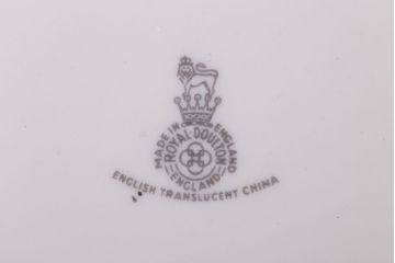 アンティーク雑貨　【T様ご成約済・ご決済用】ROYAL DOULTON(ロイヤルドルトン)　ROSE ELEGANS(ローズ・エレガンス)　カップ&ソーサー3客セット(洋食器)