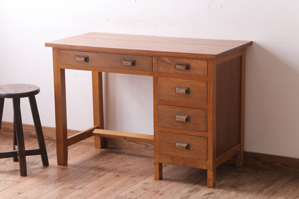 レトロ家具　和製アンティーク　ナラ材・ブナ材製　昭和レトロな薄型の片袖机(デスク)