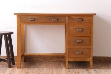 レトロ家具　和製アンティーク　ナラ材・ブナ材製　昭和レトロな薄型の片袖机(デスク)