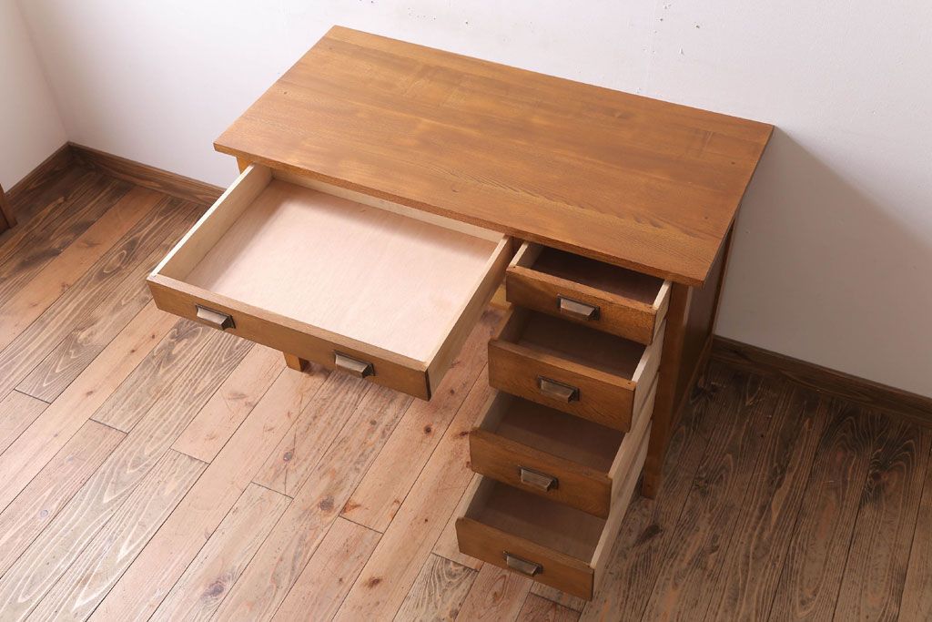 レトロ家具　和製アンティーク　ナラ材・ブナ材製　昭和レトロな薄型の片袖机(デスク)