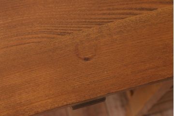 レトロ家具　和製アンティーク　ナラ材・ブナ材製　昭和レトロな薄型の片袖机(デスク)