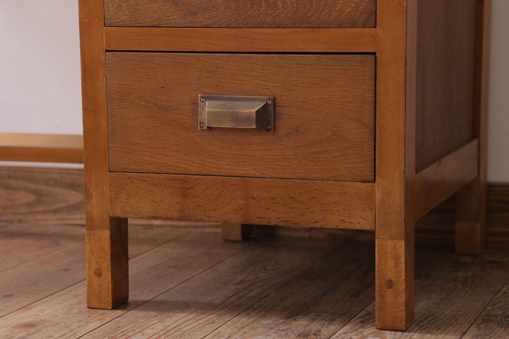 レトロ家具　和製アンティーク　ナラ材・ブナ材製　昭和レトロな薄型の片袖机(デスク)