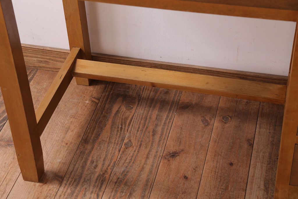 レトロ家具　和製アンティーク　ナラ材・ブナ材製　昭和レトロな薄型の片袖机(デスク)