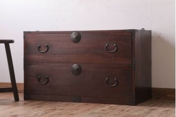 アンティーク家具　シンプルデザイン　古民具・骨董　丸金具付きの時代箪笥ローボード(1)