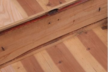 アンティーク家具　シンプルデザイン　古民具・骨董　丸金具付きの時代箪笥ローボード(1)