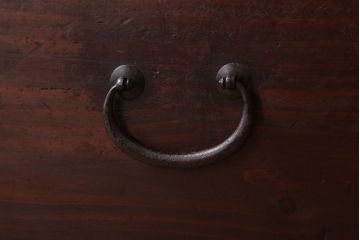 アンティーク家具　シンプルデザイン　古民具・骨董　丸金具付きの時代箪笥ローボード(1)