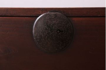 アンティーク家具　シンプルデザイン　古民具・骨董　丸金具付きの時代箪笥ローボード(2)
