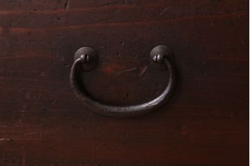 アンティーク家具　シンプルデザイン　古民具・骨董　丸金具付きの時代箪笥ローボード(2)