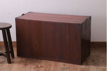 アンティーク家具　シンプルデザイン　古民具・骨董　丸金具付きの時代箪笥ローボード(2)