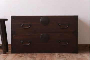 アンティーク家具　シンプル　丸金具付きの和製アンティーク衣装箪笥(時代箪笥ローボード)(3)